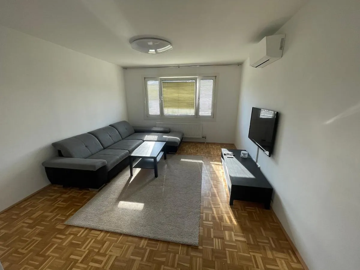 Ferienwohnung Wien / Simmering Avusturya